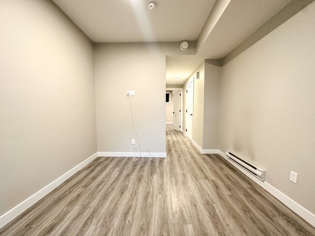Photo du bâtiment - 7757-7781 81 Ave NW