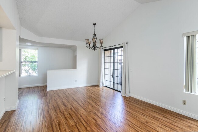 Foto del edificio - 2392 Archwood Ln