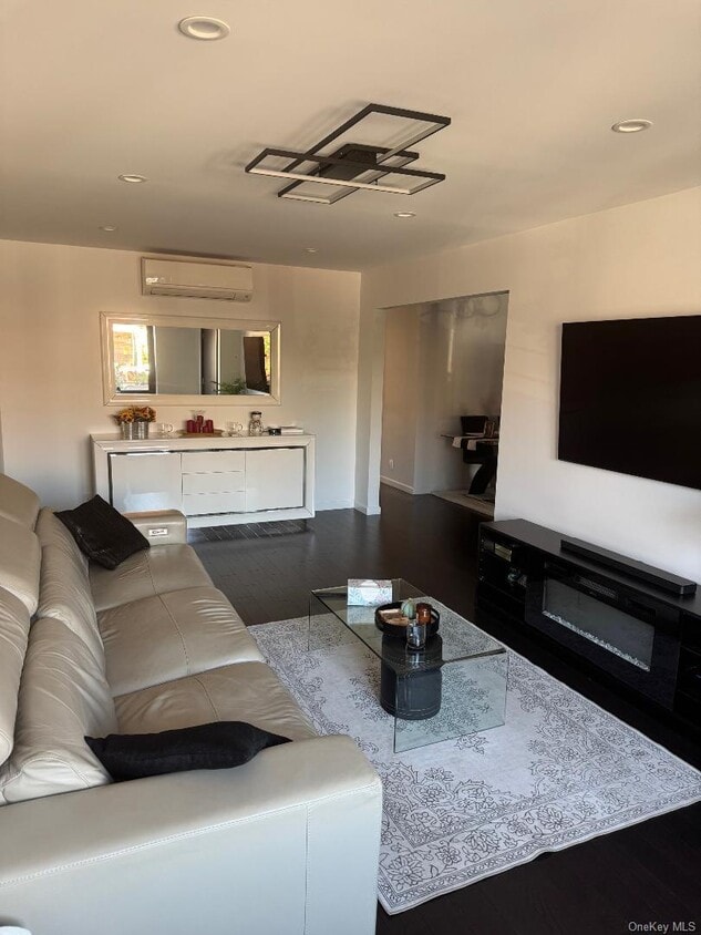 Foto principal - 61-28 70th St