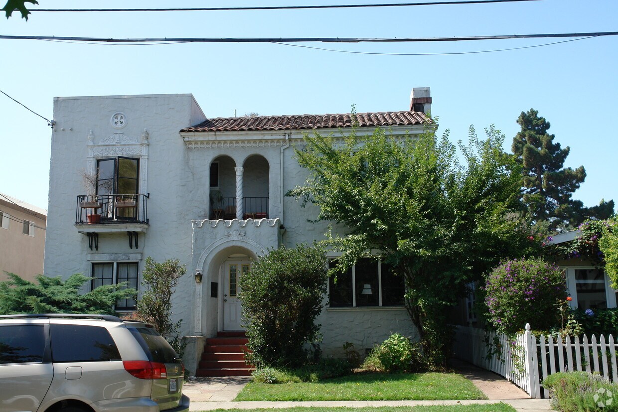 Primary Photo - 1249 Capuchino Ave