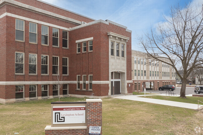 Foto del edificio - Lexington School - Over 55+ Community