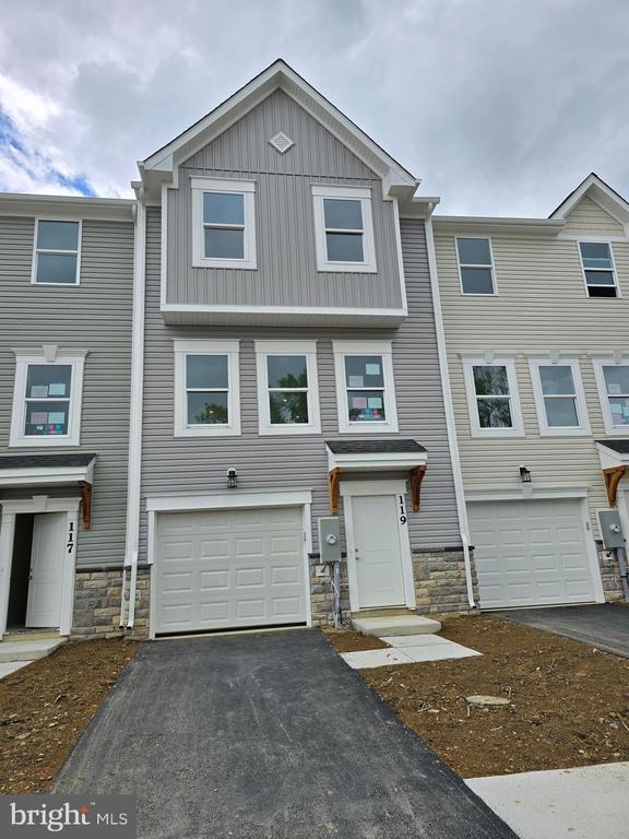 Foto principal - 119 BOONE Ct