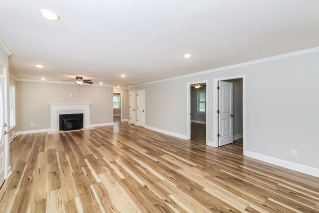 Building Photo - 442 Lynhurst Dr SW