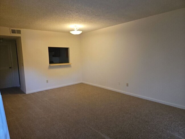 Foto del edificio - Spacious 1 Bedroom, 1.5 Bath Townhouse – Minutes from Nashville