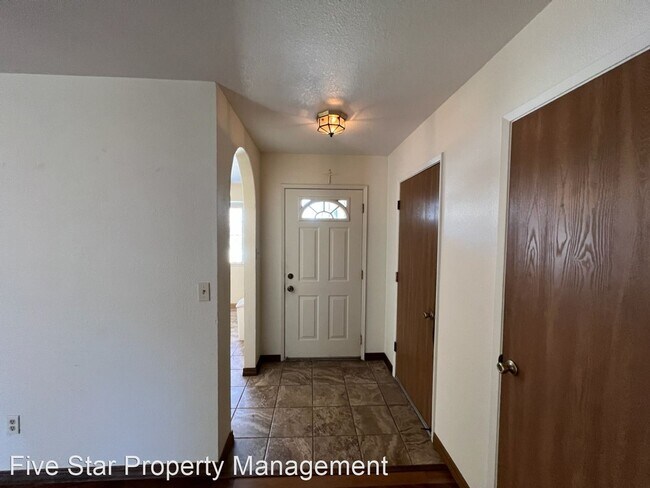 Building Photo - 3 br, 2 bath House - 908 Chalone Dr