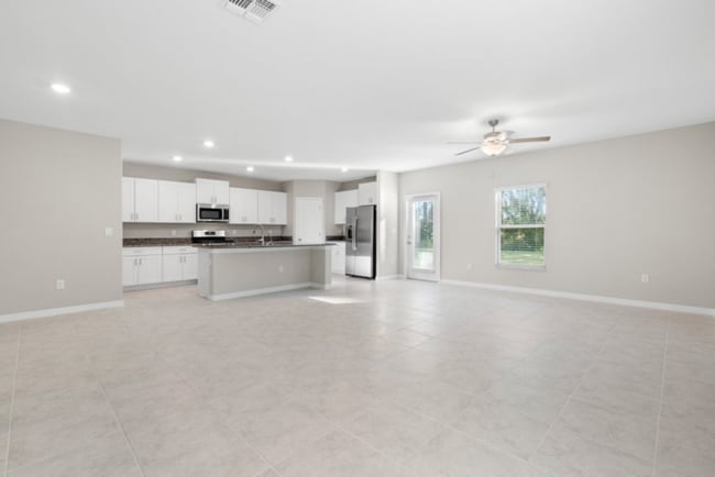 Foto del edificio - "Spacious 5-Bedroom Retreat in Apollo Beach - Modern Living with 2.5 Baths on White Chicory Dr!"