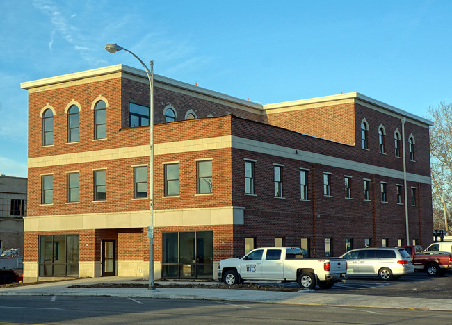 Building Photo - 210 S Market St