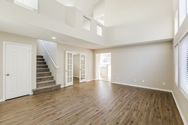 Building Photo - 250 W Juniper Ave