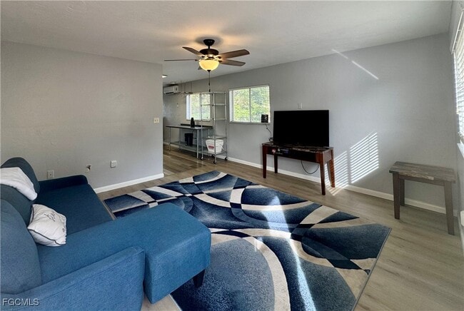 Foto del edificio - 8061 Country Rd