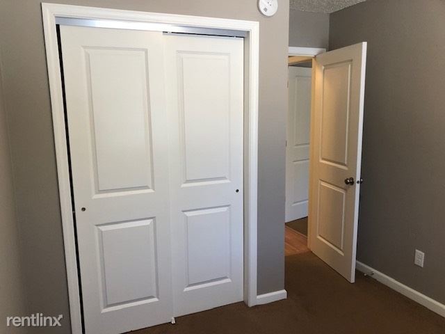 Foto del edificio - 2 br, 1 bath  - 906 N Dodge St