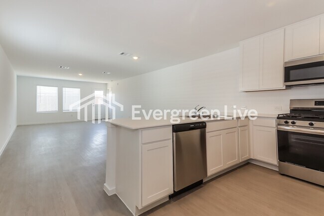 Building Photo - 2033 Belgian Dr