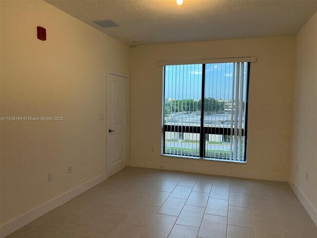 Foto del edificio - 8167 NW 41st St
