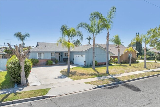 Building Photo - 310 S Beachy Pl