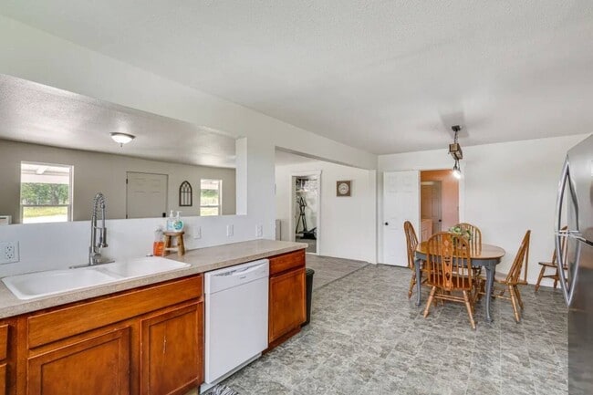 Foto del edificio - 3101 Bagnell Dam Blvd