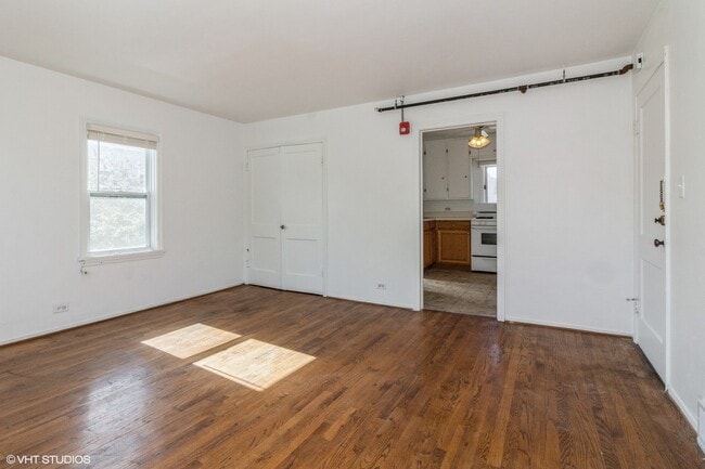 Building Photo - 10 E Jefferson Ave