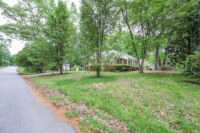 Building Photo - Charming 3BR Home with Hardwood Floors, Fireplace & Bright Living Spaces in Midlothian