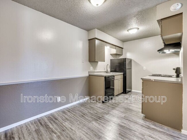 Foto del edificio - 4651 S Darlington Ave