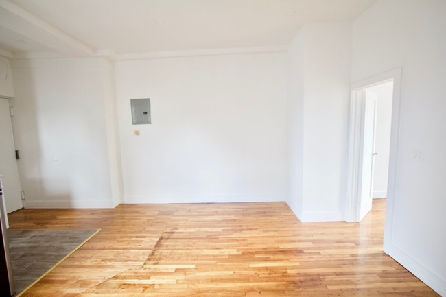 Building Photo - 1064 Sheridan Ave
