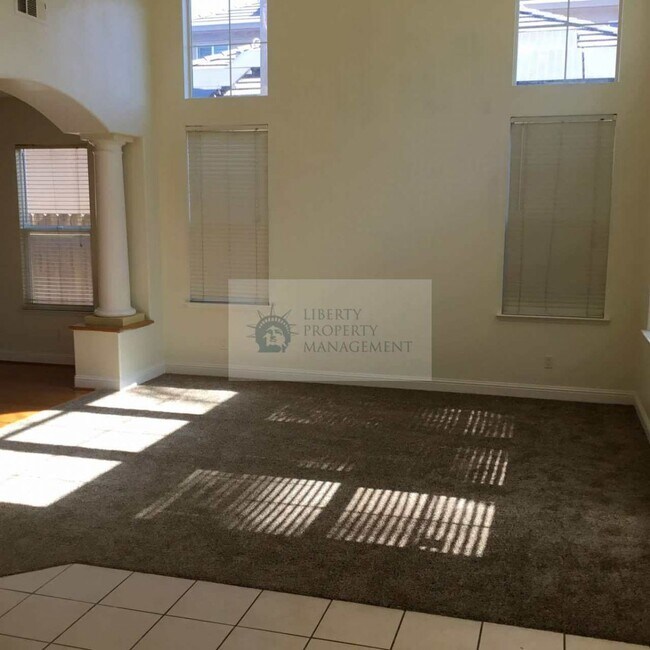 Foto del edificio - 899 Sweet Pea Ln