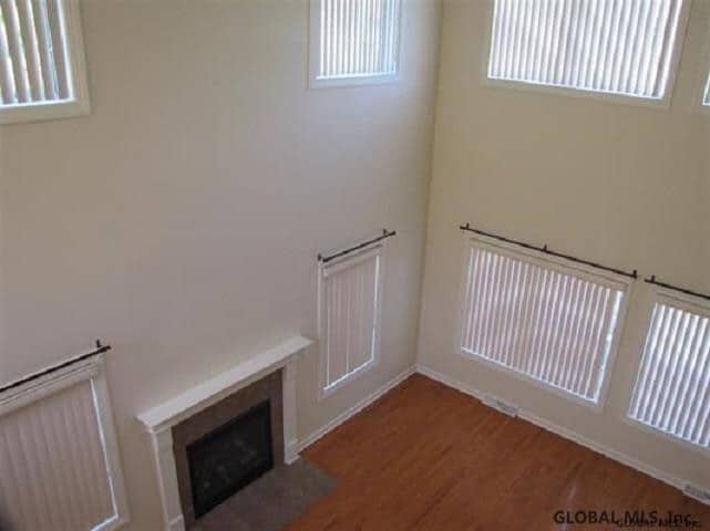 Building Photo - 7 Westbury Dr
