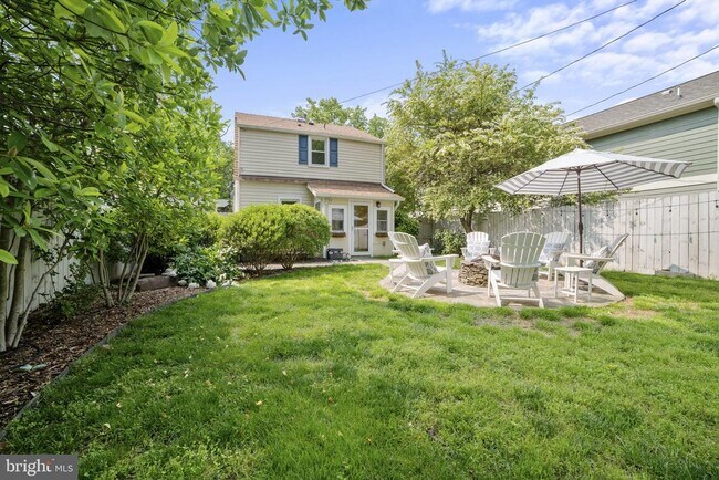 Foto del edificio - 102 E Linden St