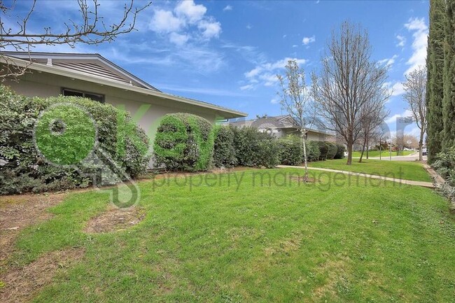 Foto del edificio - 6705 Greenback Ln