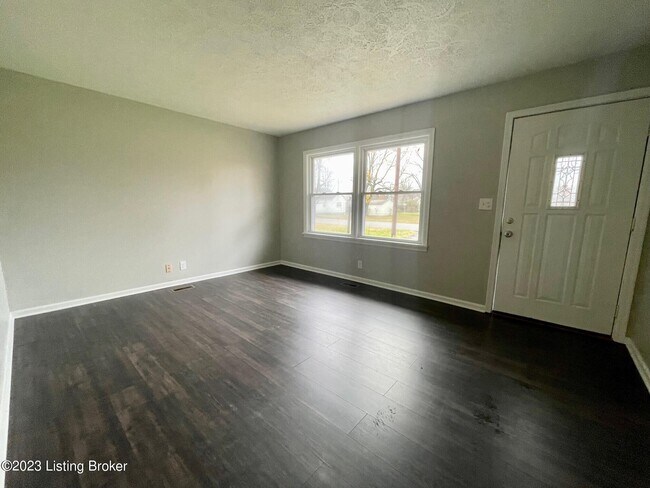 Foto del edificio - 4006 Weigela Dr