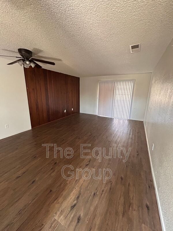 Foto del edificio - 2434 W Caldwell Ave