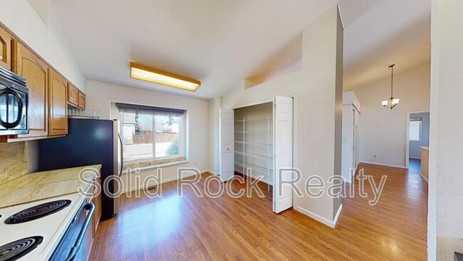 Foto del edificio - 6823 Kasson Dr