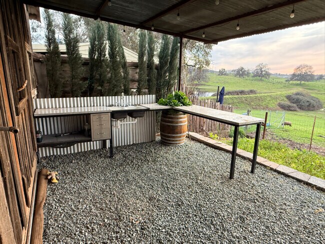 Foto del edificio - 6980 CA-16