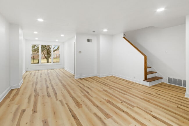 Foto del edificio - 28 Dunlap Rd