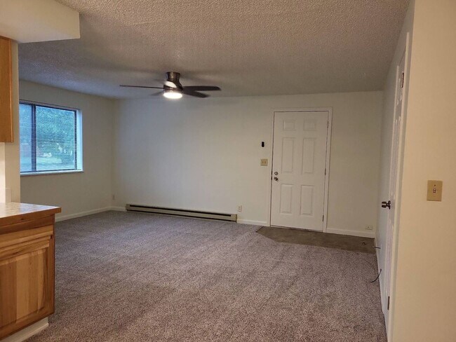 Building Photo - Hillview Duplex