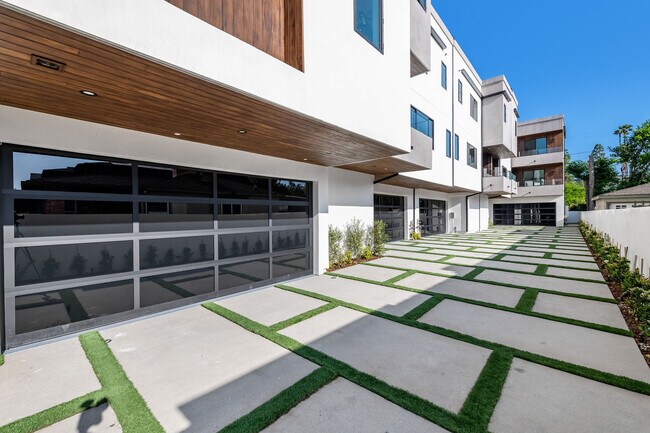 Foto del edificio - 12918 Bloomfield St