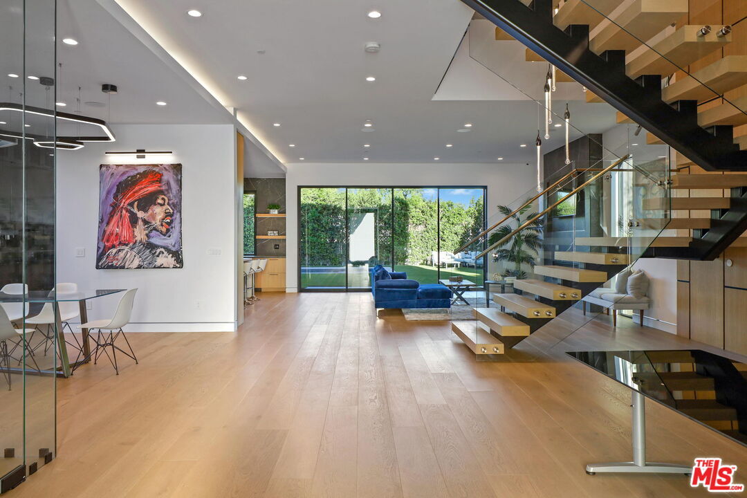 Foto principal - 4846 Tyrone Ave