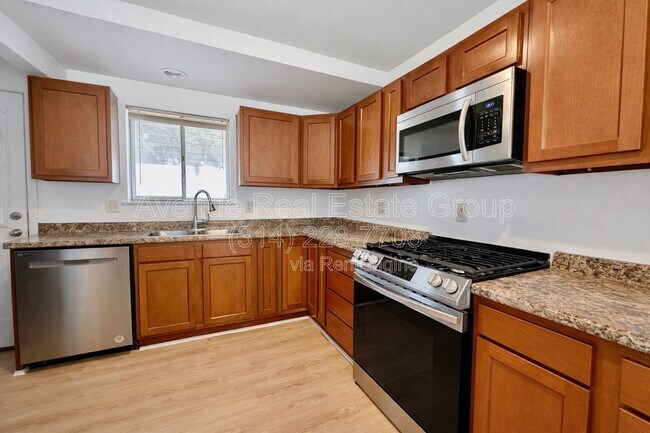 Foto del edificio - 203 Briscoe Ave