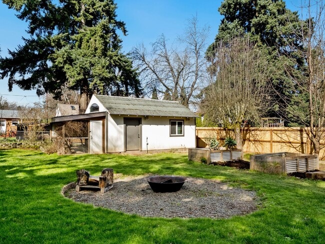 Building Photo - Adorable, fully updated 1-bdr/1-bath Milwa...