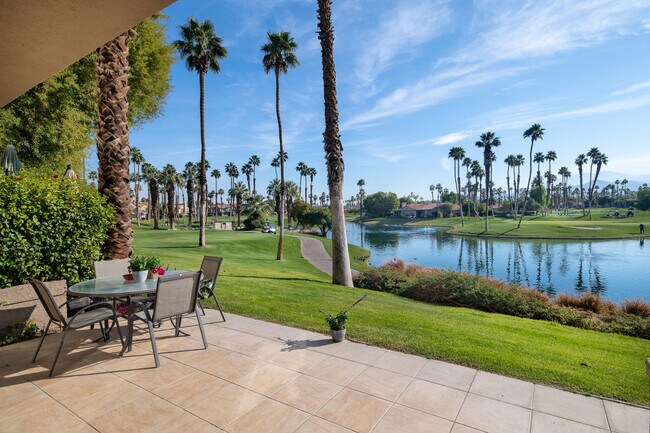 Foto del edificio - 38063 Crocus Ln