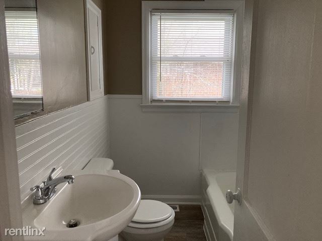 Building Photo - 2 br, 1 bath House - 610 N Saint Clair St