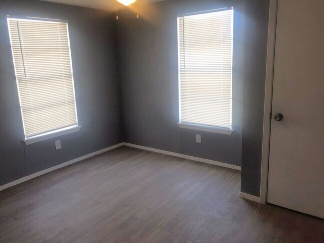 Foto del edificio - $0 First Month's Rent / $0 Deposit at Move-in