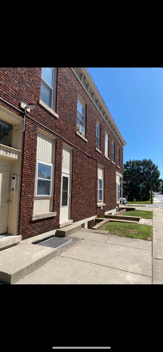 Building Photo - 519 Union St