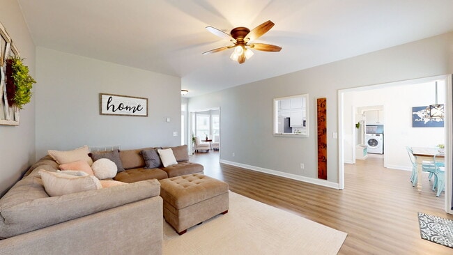 Building Photo - 2259 Dewey Dr