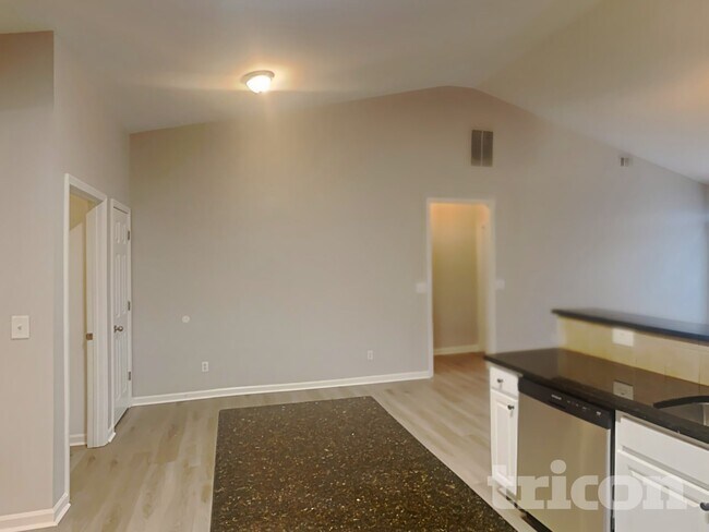 Foto del edificio - 654 Ivy Chase Loop