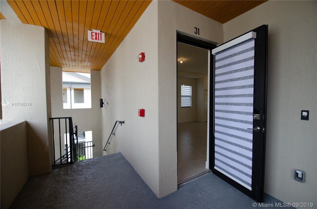 Foto del edificio - 10413 NW 82nd St