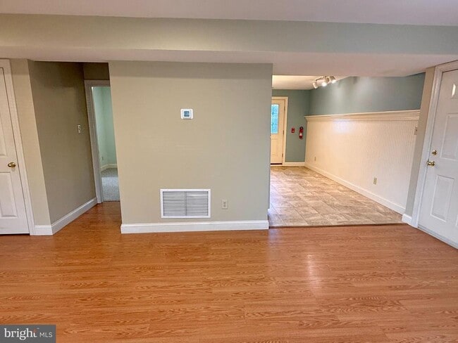 Building Photo - 101 King St