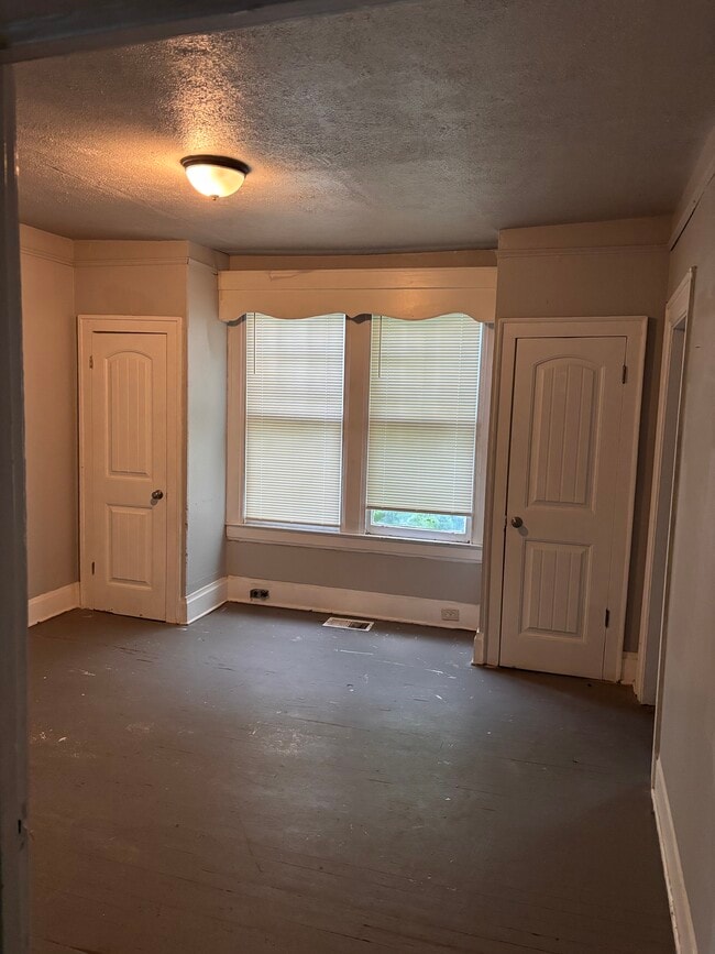 Building Photo - 1011 Sayre St