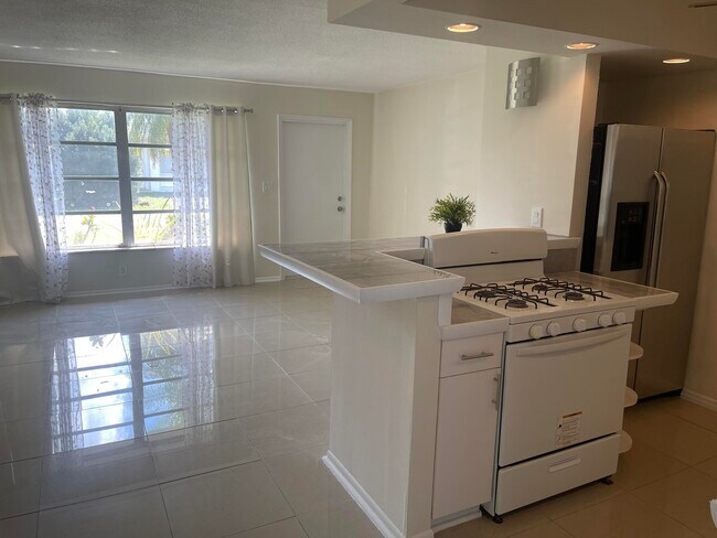Foto del edificio - 8251 NW 24th St