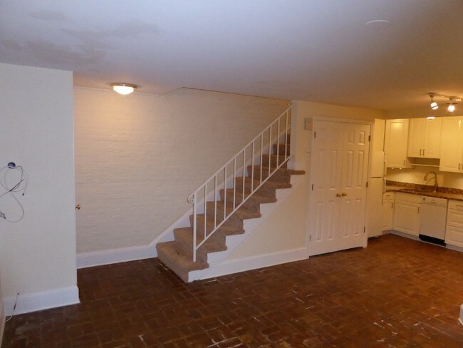 Building Photo - 1425 Q St NW