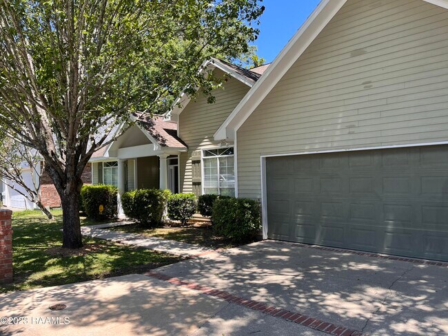 Building Photo - 130 Fletcher Ln