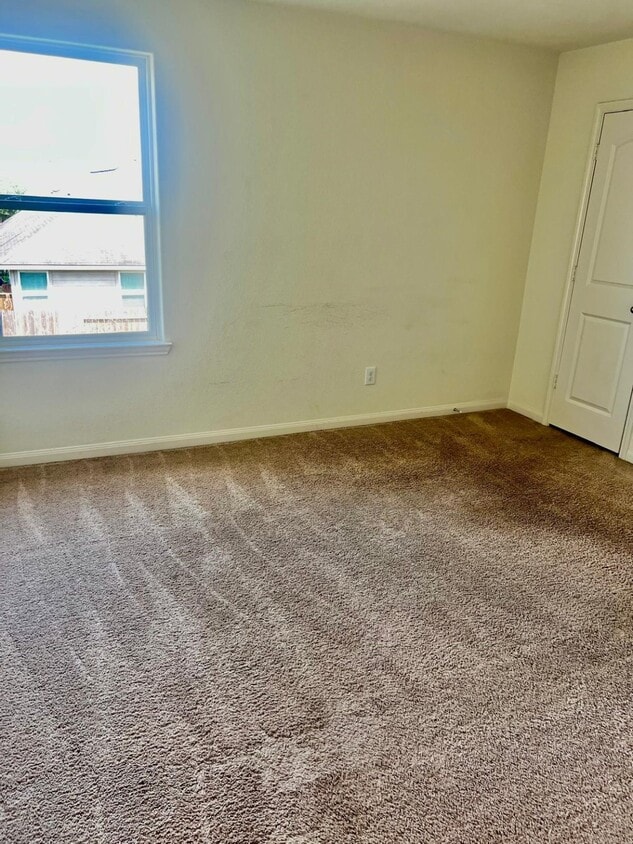 Building Photo - 6159 El Oro Dr