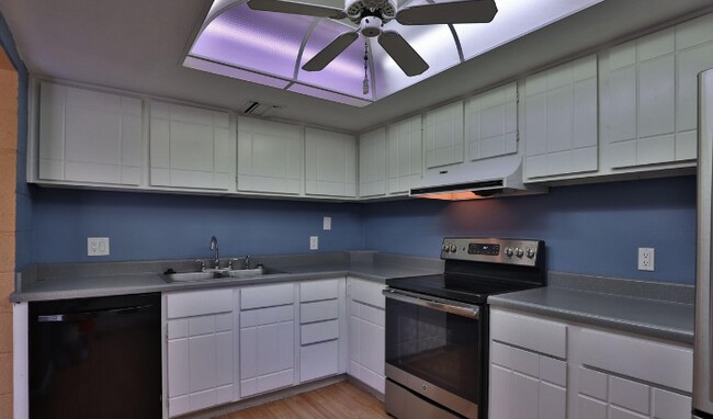 Building Photo - 4201 E Camelback Rd
